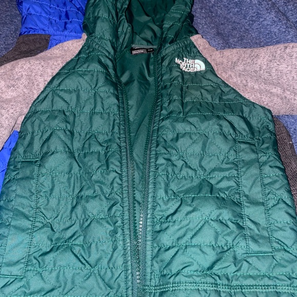 Two North face jacket - Picture 3 of 8